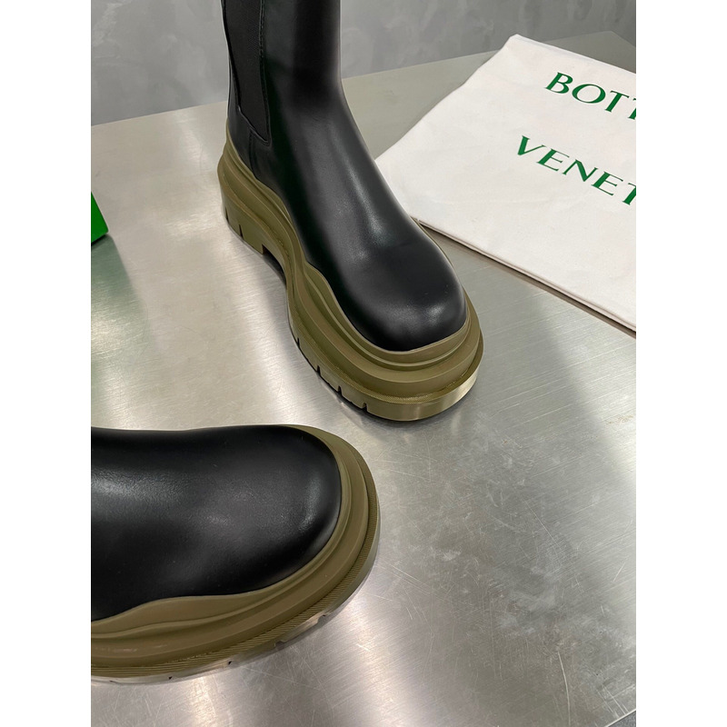 Bo*te*ga ve*ne*ta tire chelsea boot in black and brown