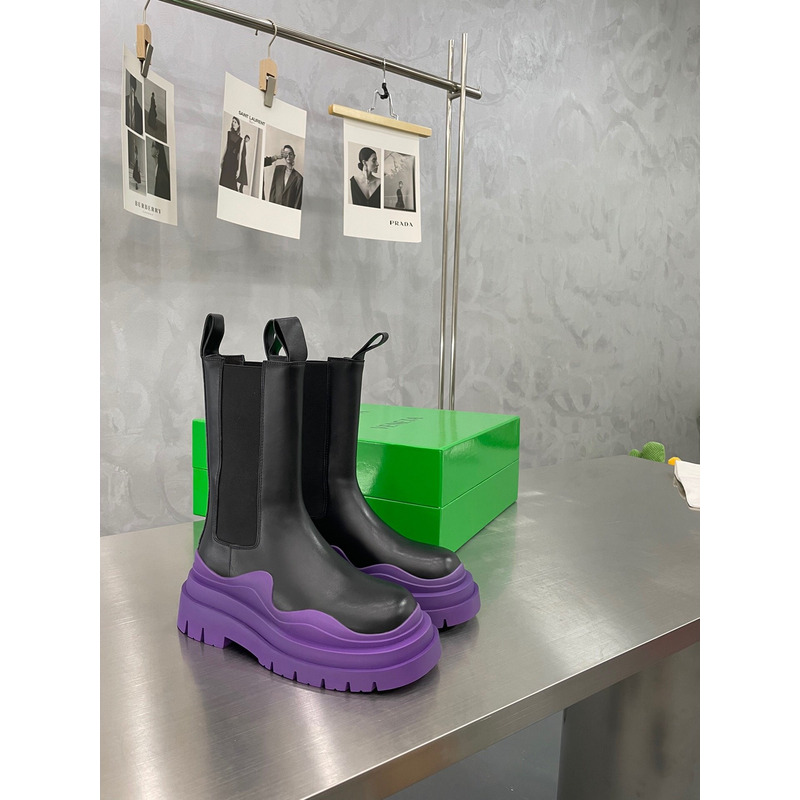 Bo*te*ga ve*ne*ta tire chelsea boot in black and purple