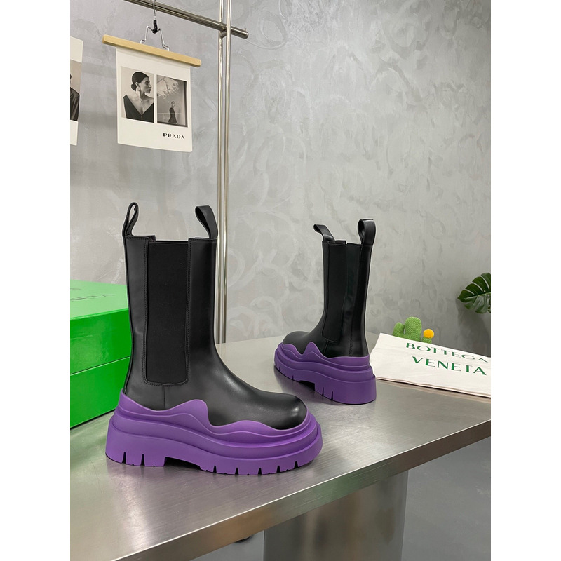 Bo*te*ga ve*ne*ta tire chelsea boot in black and purple