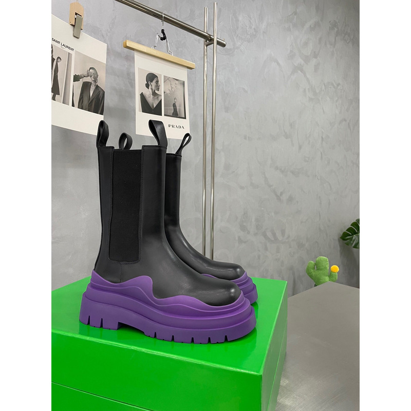 Bo*te*ga ve*ne*ta tire chelsea boot in black and purple