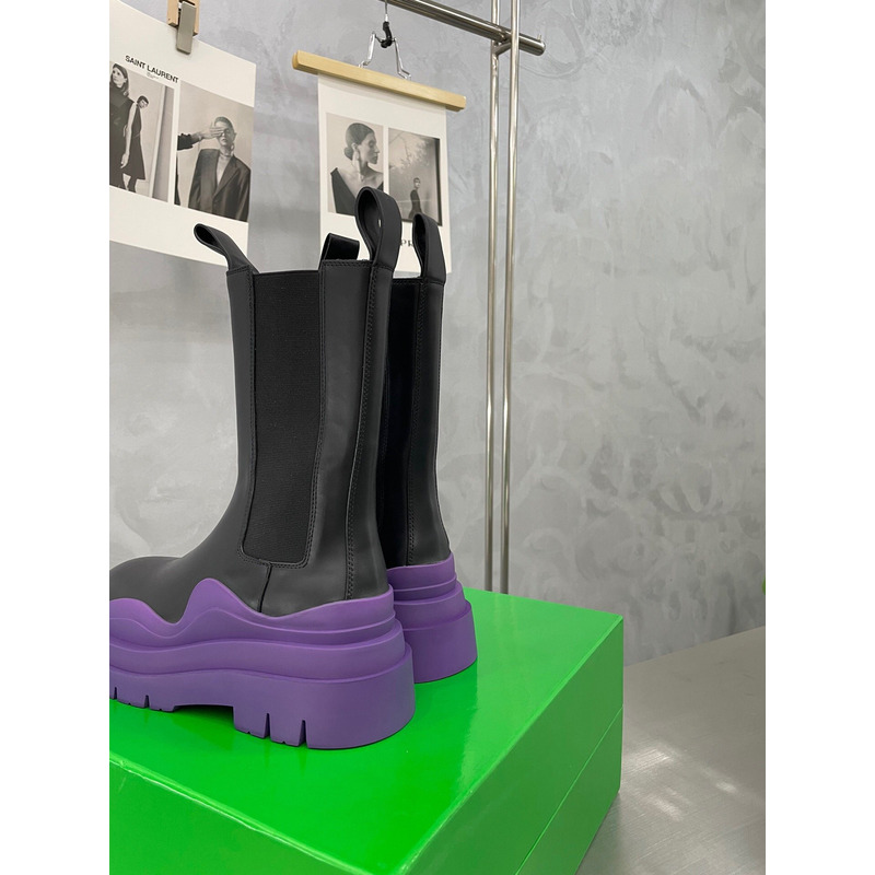 Bo*te*ga ve*ne*ta tire chelsea boot in black and purple