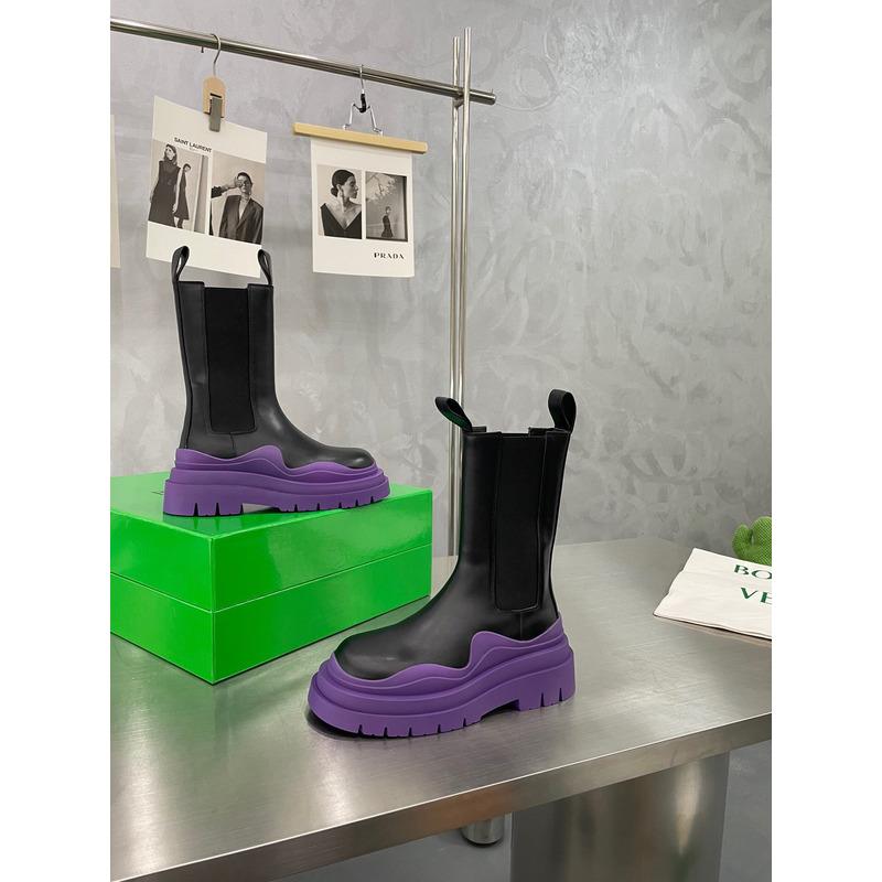 Bo*te*ga ve*ne*ta tire chelsea boot in black and purple