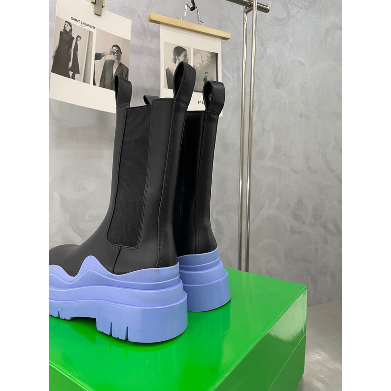 Bo*te*ga ve*ne*ta tire chelsea boot in black and periwinkle