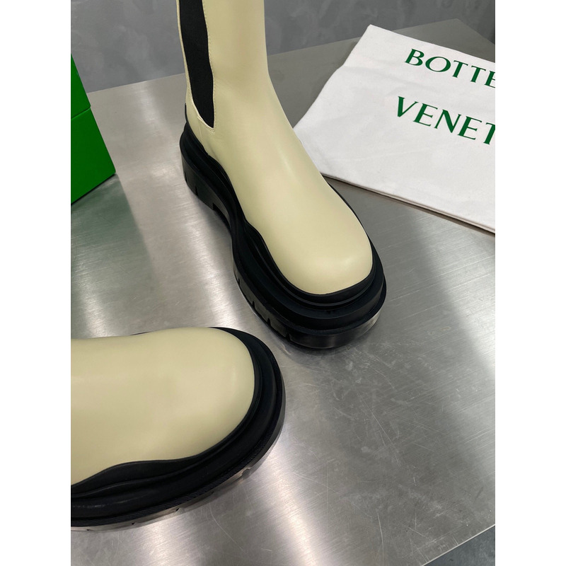 Bo*te*ga ve*ne*ta tire chelsea boot in sea salt and black