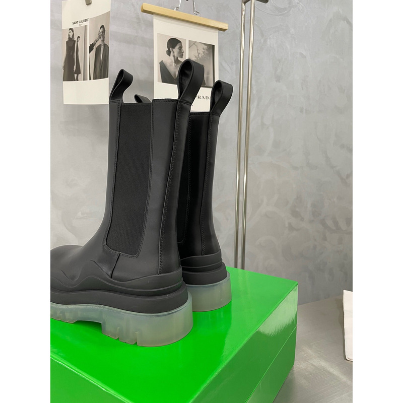 Bo*te*ga ve*ne*ta tire chelsea boot in black and transparent