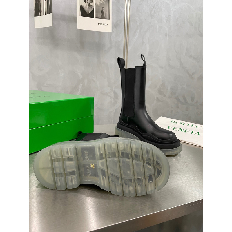 Bo*te*ga ve*ne*ta tire chelsea boot in black and transparent