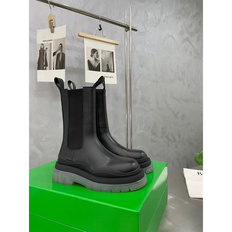 Bo*te*ga ve*ne*ta tire chelsea boot in black and transparent