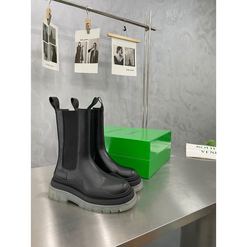 Bo*te*ga ve*ne*ta tire chelsea boot in black and transparent