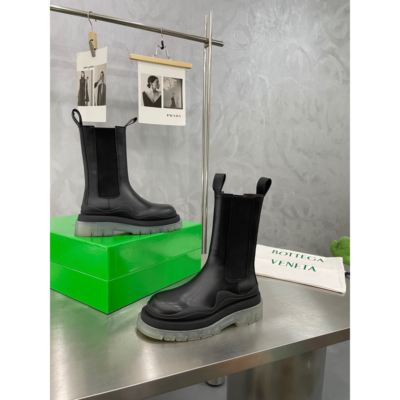 Bo*te*ga ve*ne*ta tire chelsea boot in black and transparent