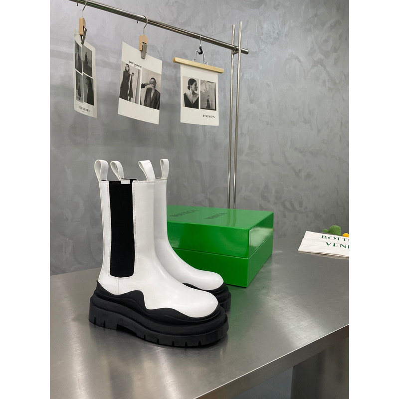 Bo*te*ga ve*ne*ta tire chelsea boot in white and black