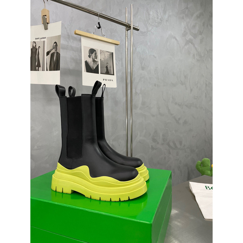 Bo*te*ga ve*ne*ta tire chelsea boot in black and kiwi