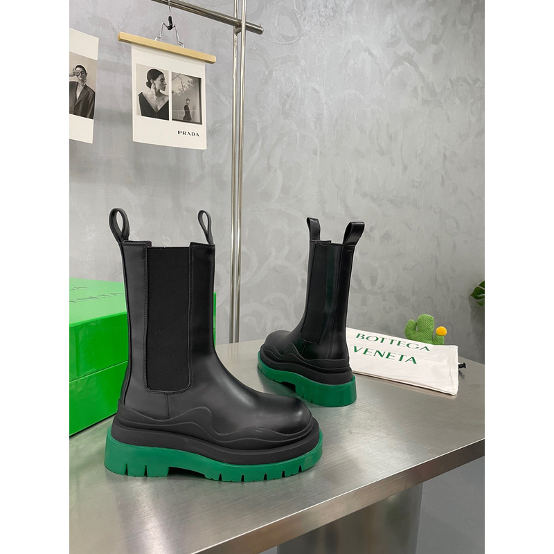 Bo*te*ga ve*ne*ta tire chelsea boot in black and acid turquoise