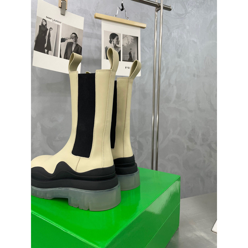 Bo*te*ga ve*ne*ta tire chelsea boot in sea salt and black