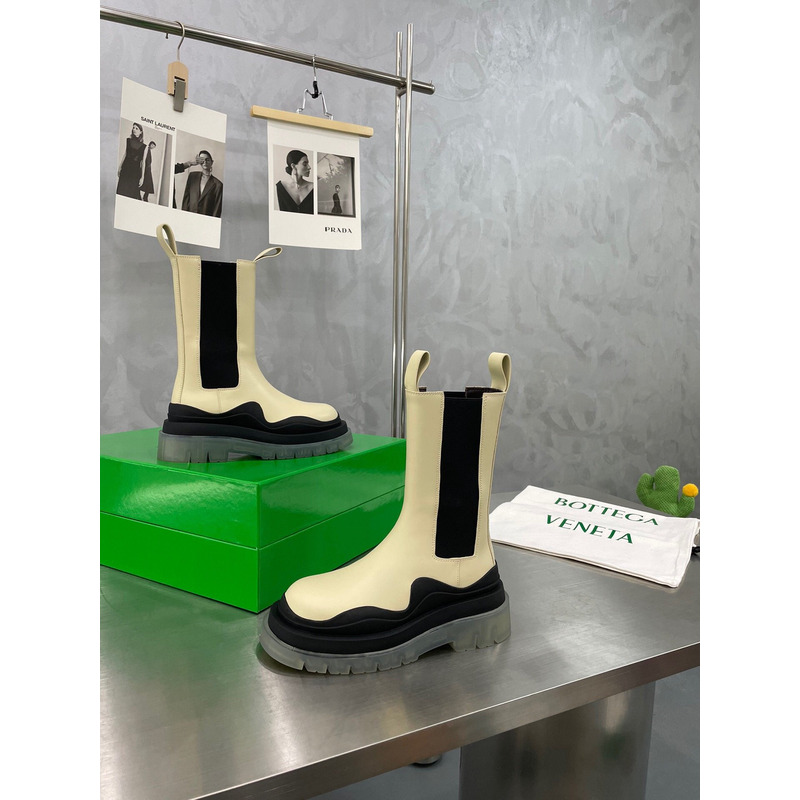 Bo*te*ga ve*ne*ta tire chelsea boot in sea salt and black