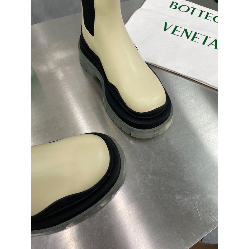 Bo*te*ga ve*ne*ta tire chelsea boot in sea salt and black