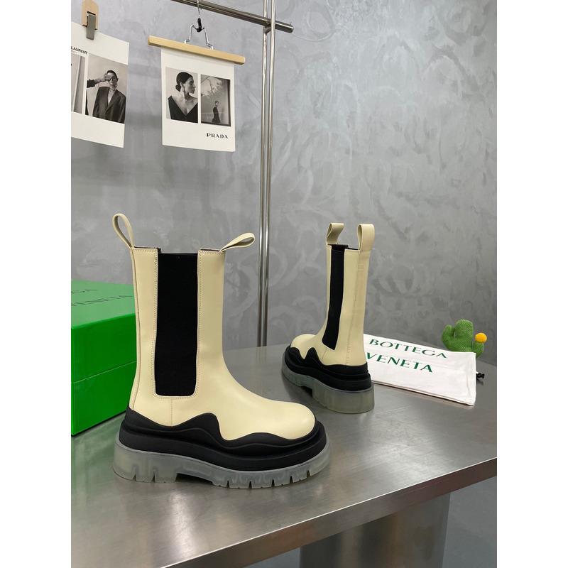 Bo*te*ga ve*ne*ta tire chelsea boot in sea salt and black