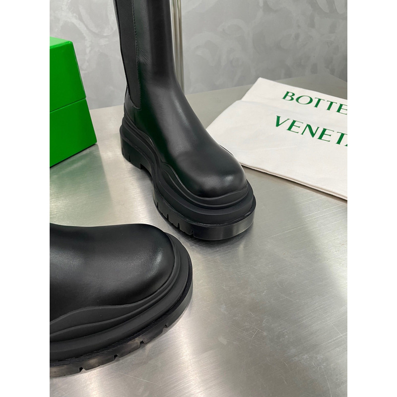 Bo*te*ga ve*ne*ta tire chelsea boot in black