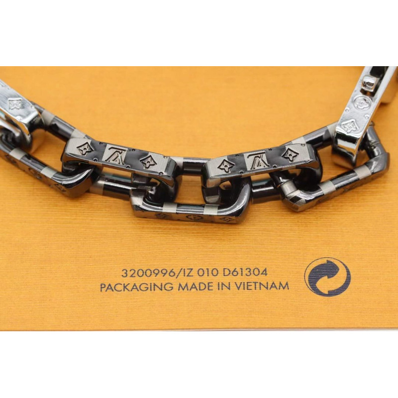 l**is V*t*n monogram chain bracelet