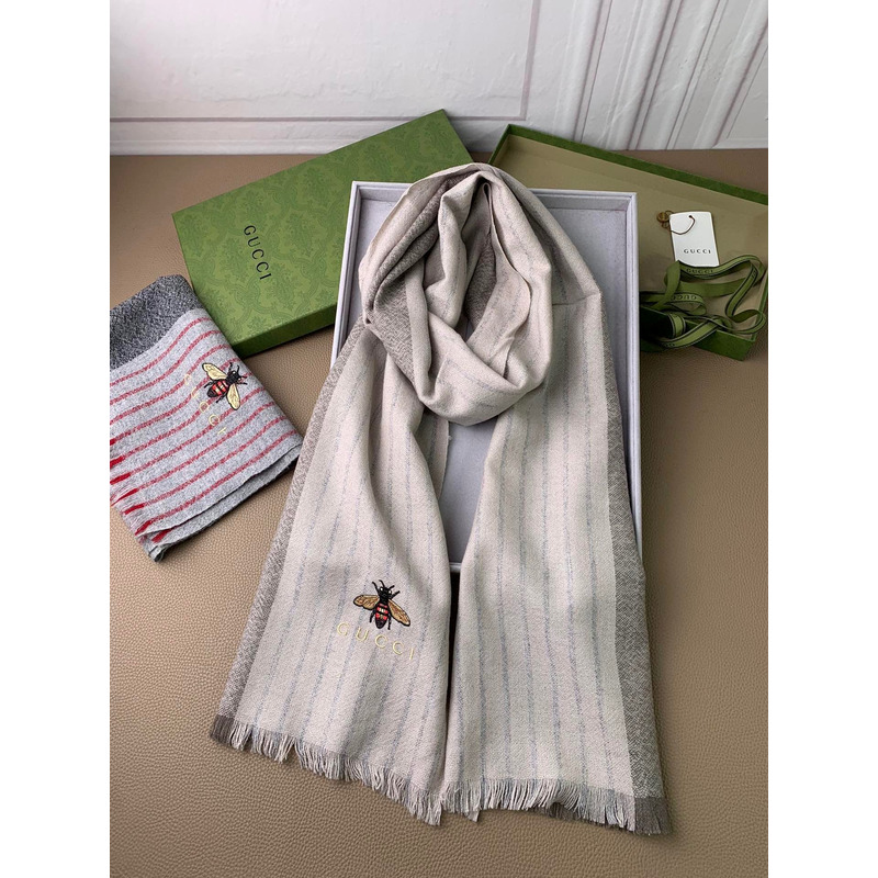 G*u*i wool scarf with bees in light grey & beige