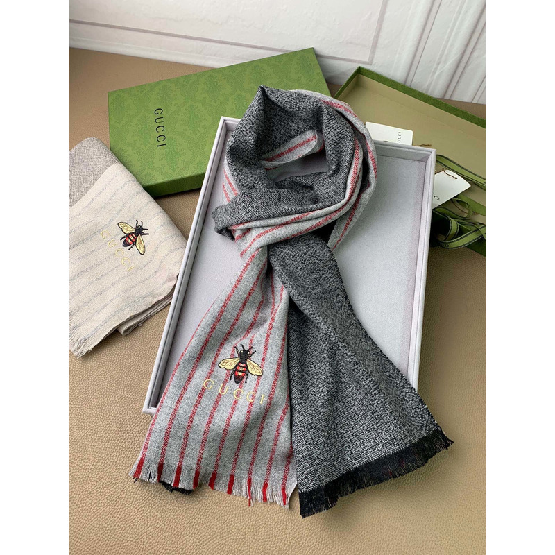 G*u*i wool angora scarf grey& red