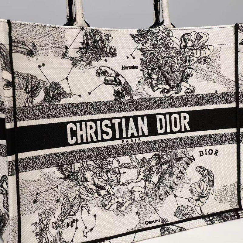 D*or book tote in milky white