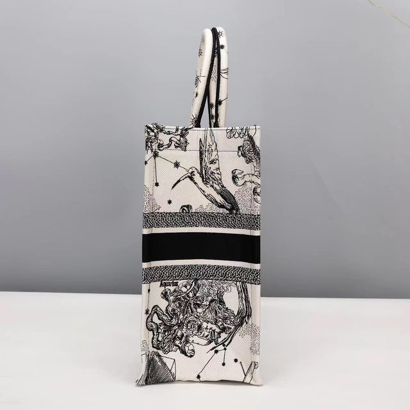 D*or book tote in milky white