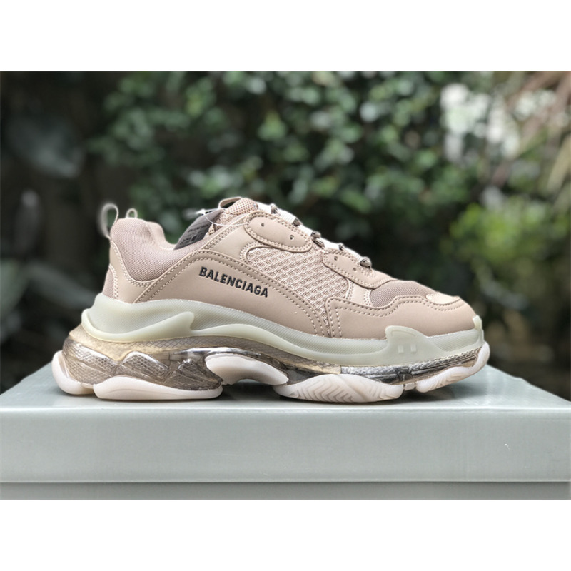 Ba*len*cia*ga triple s off-white light brown