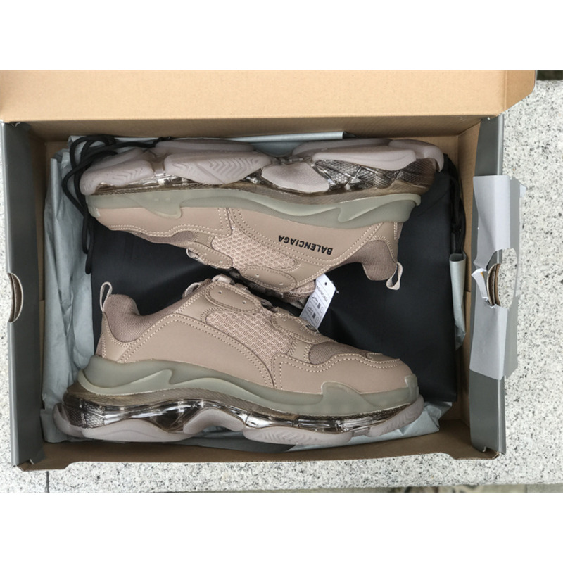 Ba*len*cia*ga triple s off-white light brown