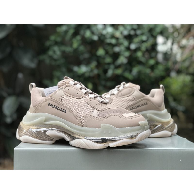 Ba*len*cia*ga triple s off-white light brown