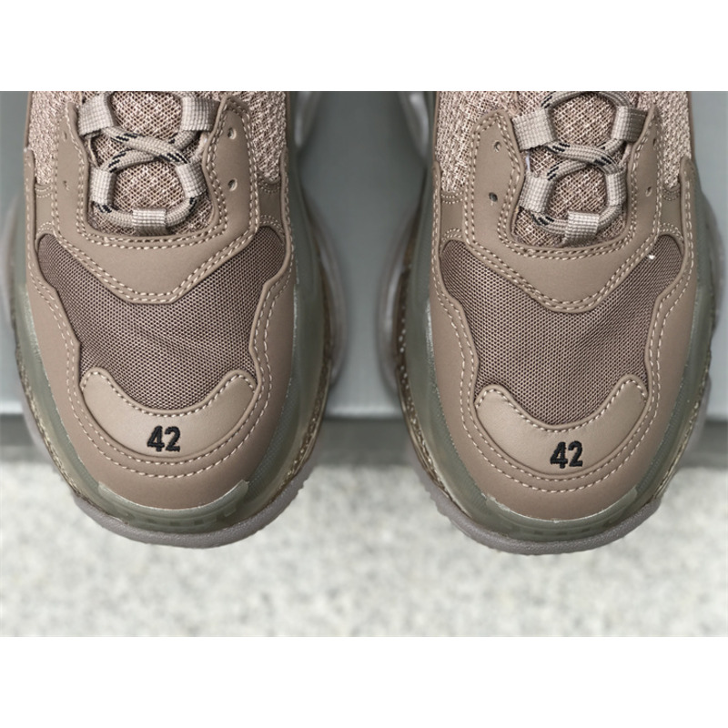 Ba*len*cia*ga triple s off-white light brown