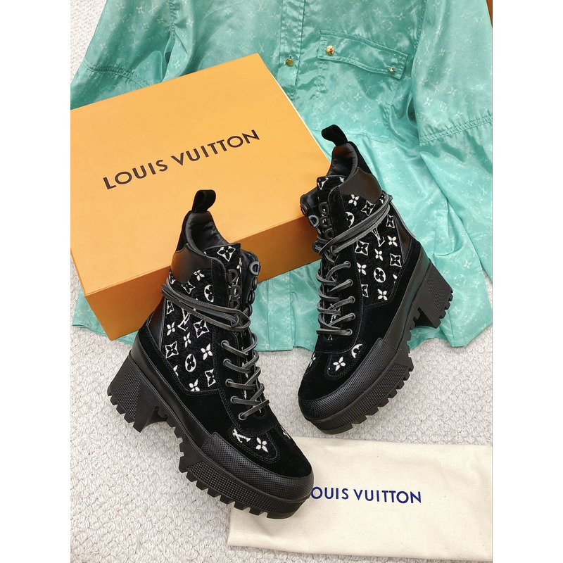 l**is V*t*n laureate platform boots dark black