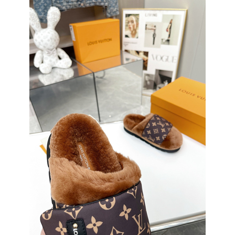 l**is V*t*n slipper pillow brown