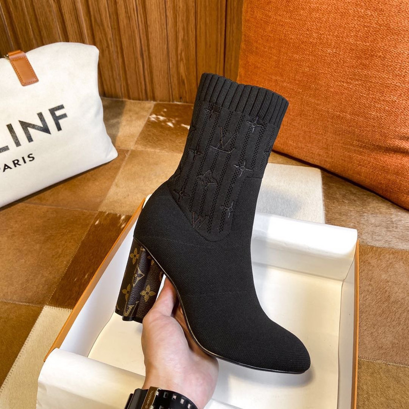 l**is V*t*n silhouette ankle boots black