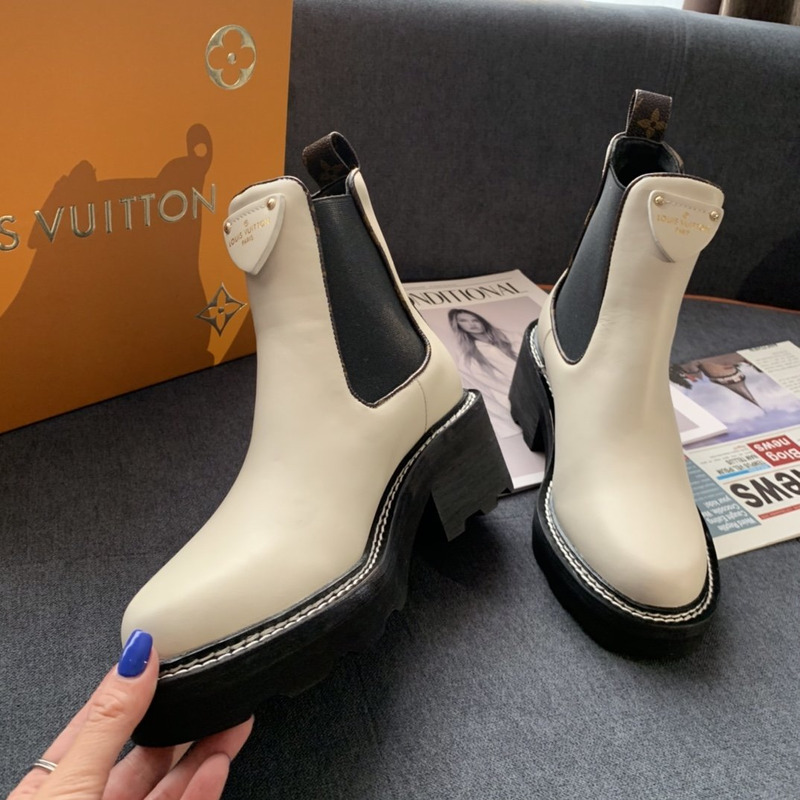 l**is V*t*n chelsea boots white