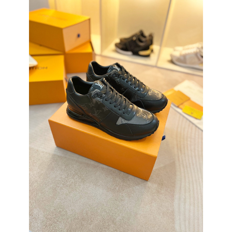 l**is V*t*n run away trainers black