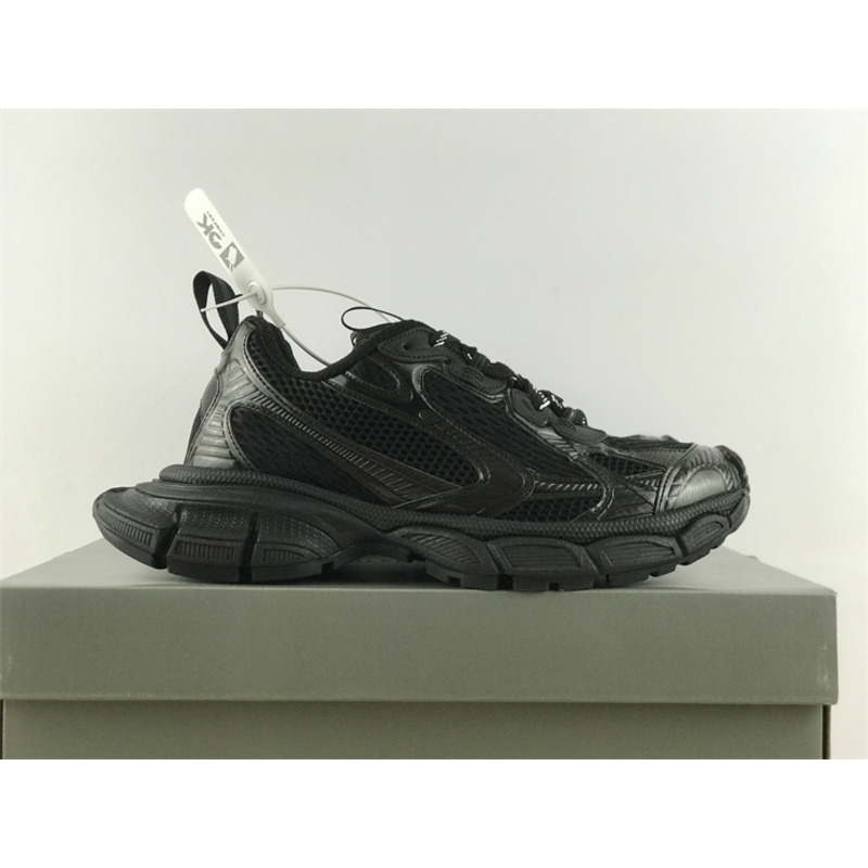 Ba*len*cia*ga runner low top sneakers black