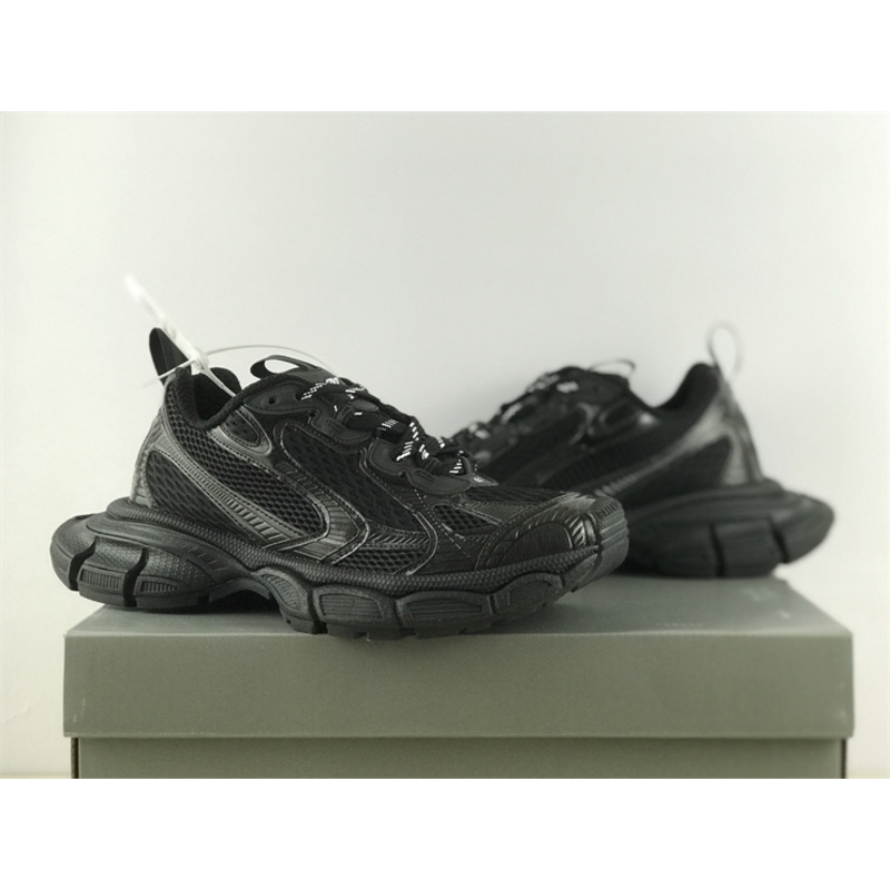 Ba*len*cia*ga runner low top sneakers black