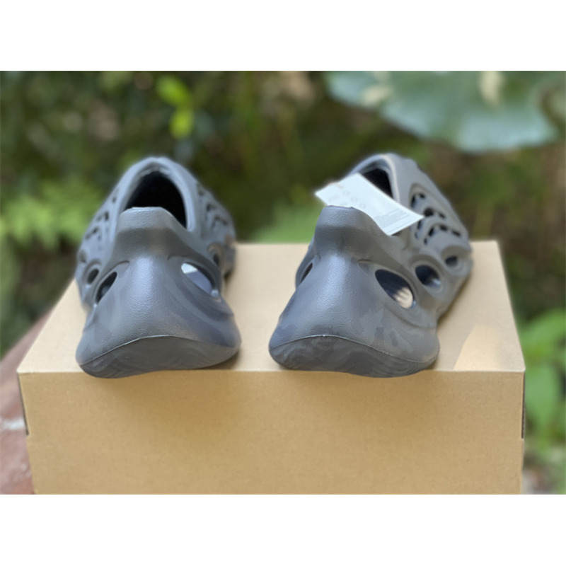 Ad*s  yeezy foam runner mxt moon sandals black