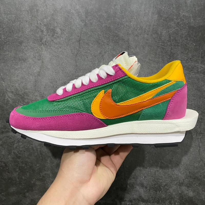 Nike \"Sacai - Pine Green\" Sneaker