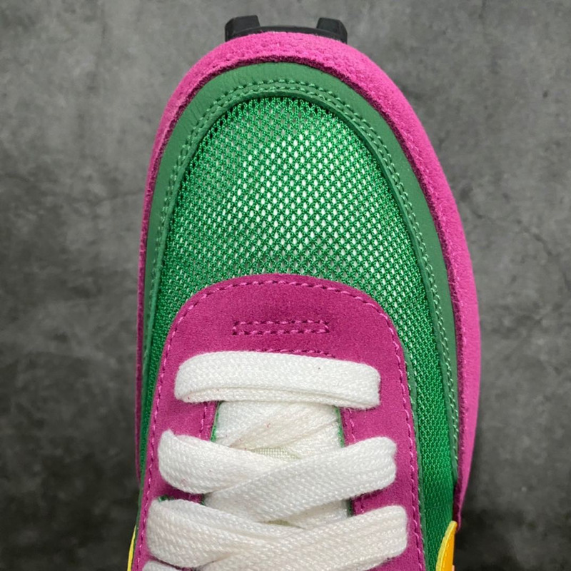 Nike \"Sacai - Pine Green\" Sneaker