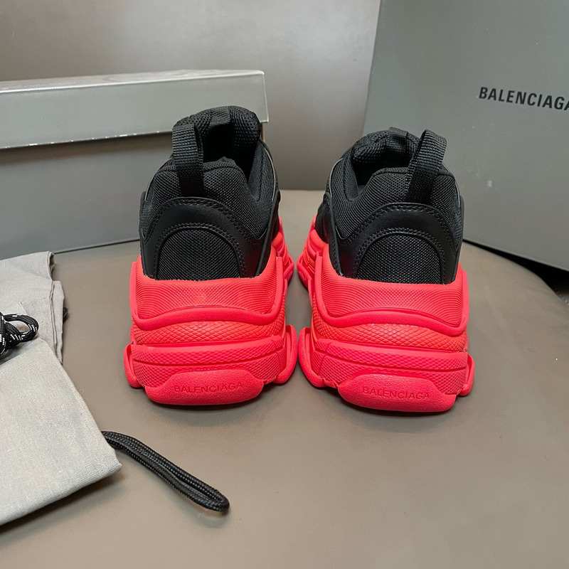 Ba*len*cia*ga triple s black red sole sneaker