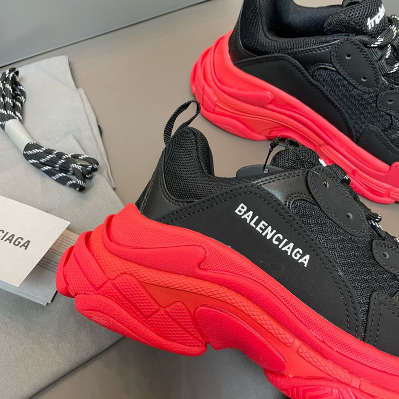 Ba*len*cia*ga triple s black red sole sneaker