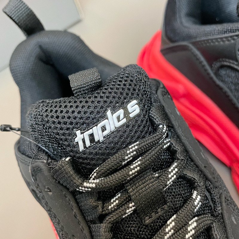 Ba*len*cia*ga triple s black red sole sneaker