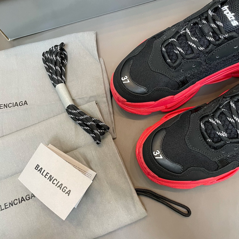 Ba*len*cia*ga triple s black red sole sneaker