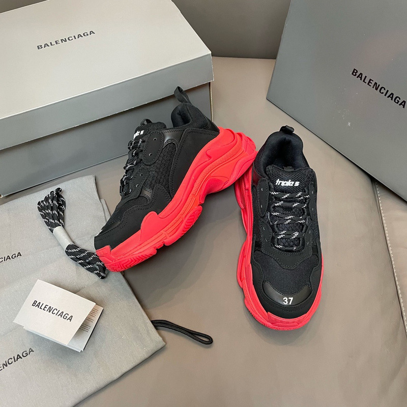 Ba*len*cia*ga triple s black red sole sneaker