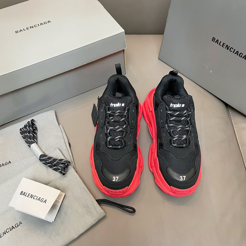 Ba*len*cia*ga triple s black red sole sneaker