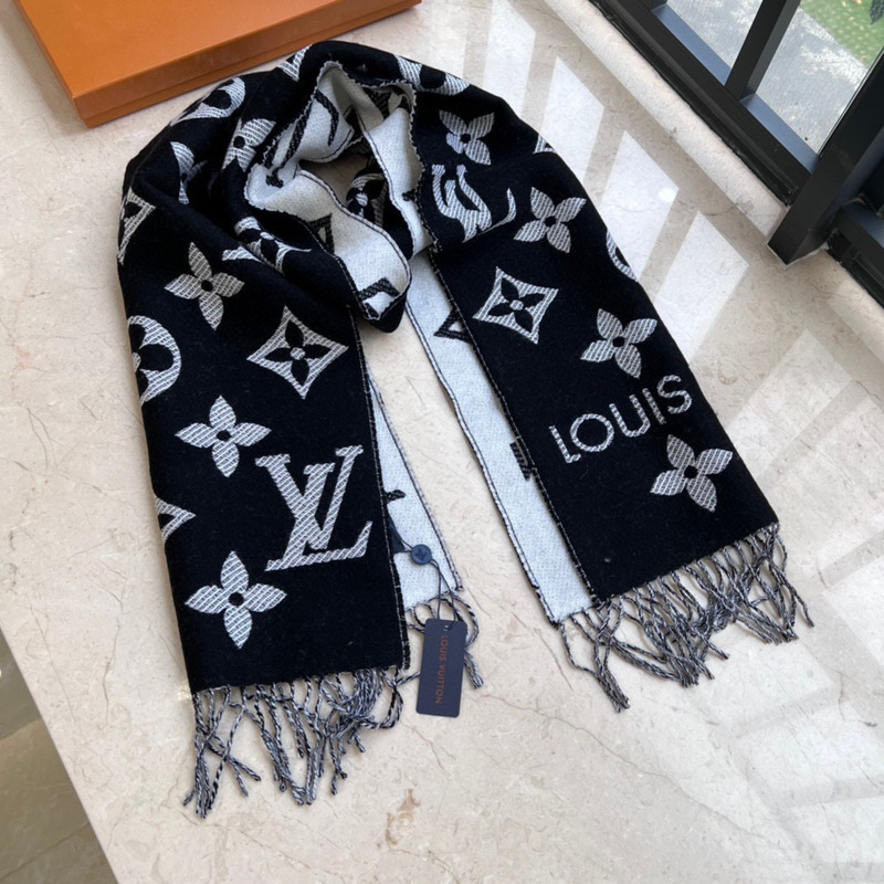 l**is V*t*n lv essential scarf