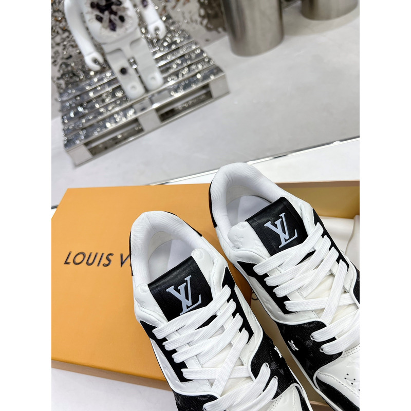 l**is V*t*n  lv trainer sneaker black