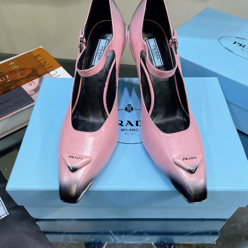 Pra*a glossed-leather pumps pink