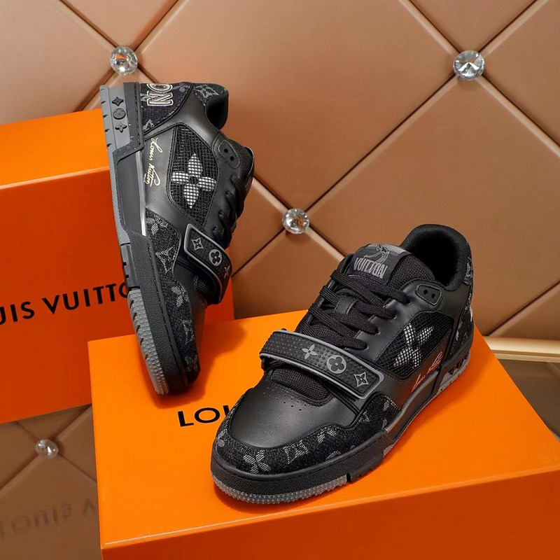 l**is V*t*n tranier  sneaker all black